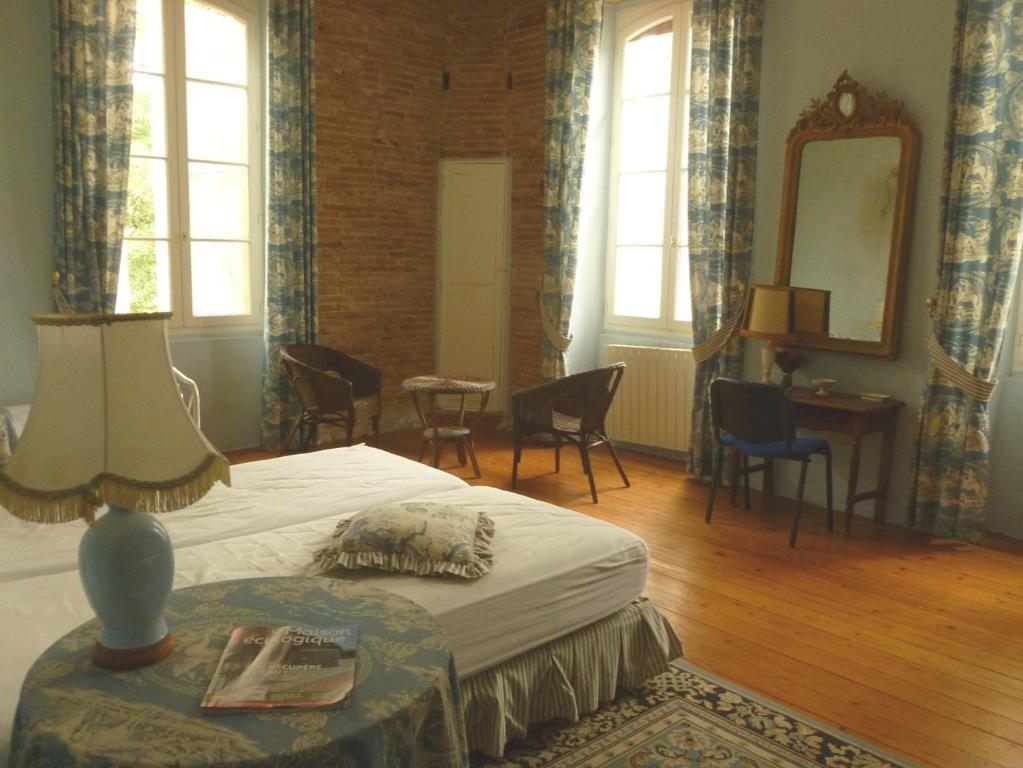 Chateau Lagaillarde Thil  Room photo